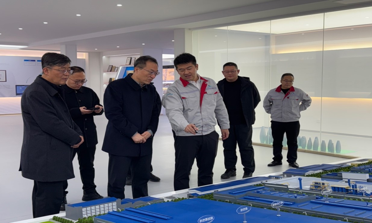 臨汾經(jīng)濟(jì)開發(fā)區(qū)黨工委書記、管委會主任白建成一行深入華翔圣德曼新能源汽車零部件產(chǎn)業(yè)園調(diào)研